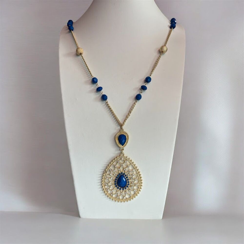Water Drop Crystals Blue Pendant Beaded Necklace NWOT